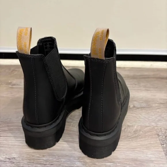 Dr. Martens Black platform Chelsea boot size 6 - Picture 2 of 4